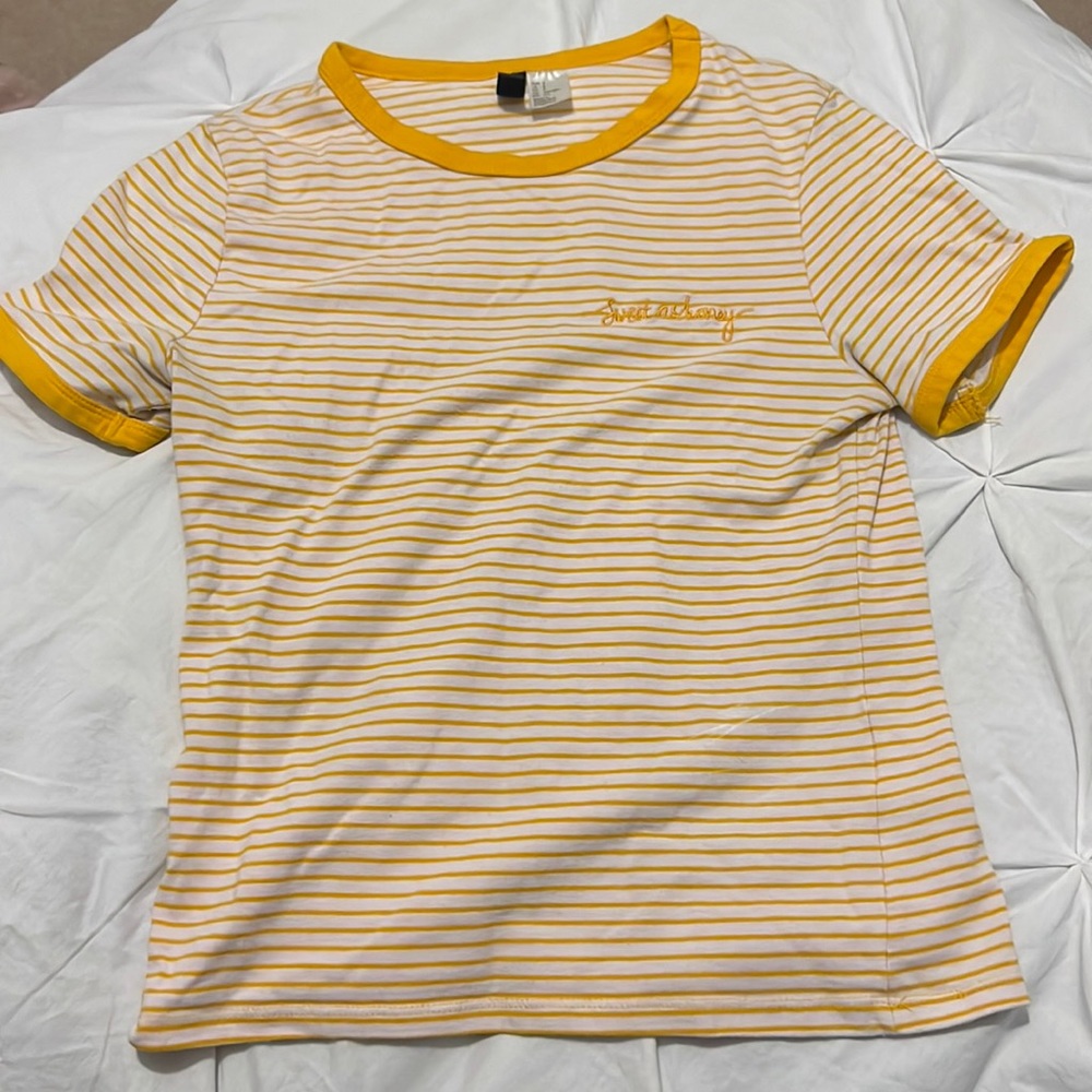 Yellow & white striped shirt sleeve shirt